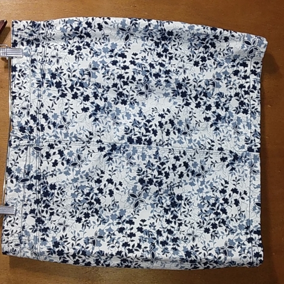 Dressbarn Floral Skirt - Picture 2 of 3